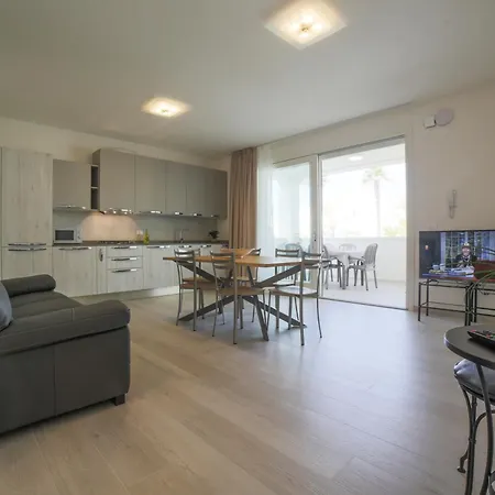 Domus Fiorita Apartment Lido di Jesolo